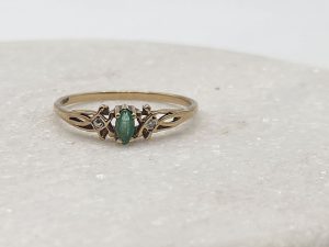 9ct Yellow Gold and Green Coloured Stone Ring GN440987