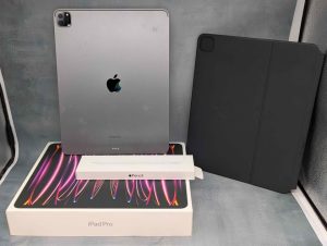 Apple iPad Pro 128GB(12.9-inch - 6th Gen) w/ Pencil & Keyboard Case - BP439697