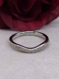 Ladies 18ct White Gold Curved Diamond Ring - BL395490