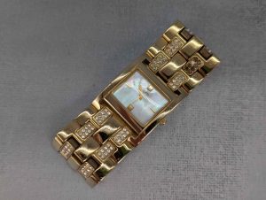 Guess Classic Dress Watch w/ Mother-Of-Pearl Dial (W15038L1) - BP444957