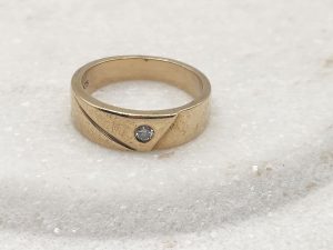 9ct Yellow Gold and Diamond Ring GN410107