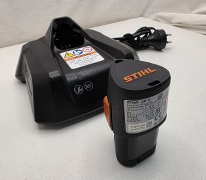 STIHL 2.6Ah Battery & Charger  - IP381617