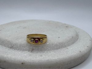 18ct Red Stone Ring - GN442320