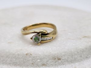 18ct Yellow Gold and Diamond Dress Ring GN364257