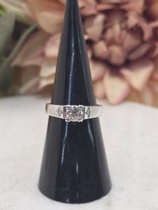 Ladies 18CT White Gold Diamond Ring w/ VAL - IP348773