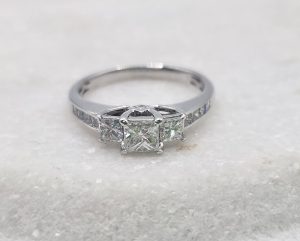 9ct White Gold and Diamond Ring with Valuation GN389453