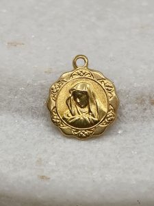 18ct Yellow Gold Mary Madonna Charm GN442603-10