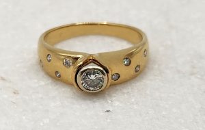 18ct Yellow Gold and Diamond Ring GN362651