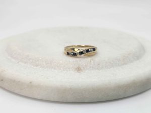 9ct Sapphire Ring - GN445612