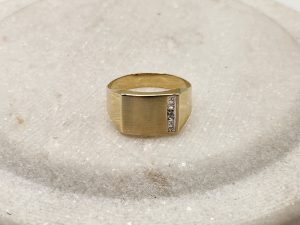 9ct Yellow Gold Ring GN450071