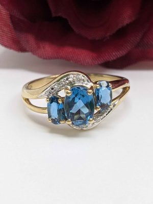 Ladies 9ct Yellow Gold 3 Stone Ring - BL448432
