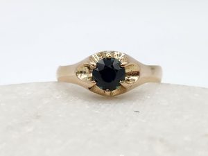 9ct Yellow Gold and Australian Sapphire Ring with Valuation GN438163