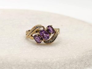 9ct Yellow Gold and Synthetic Purple Stone Ring GN447489