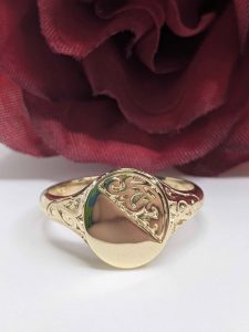 Ladies 9ct Yellow Gold Signet Ring - BL445619