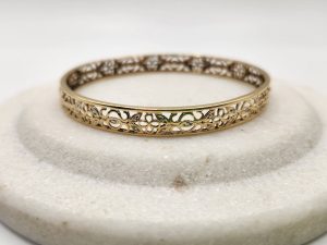 9ct Yellow Gold Bangle with Floral Design GN445477