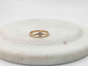9ct Gold Split-Band Solitaire Ring - GN447015