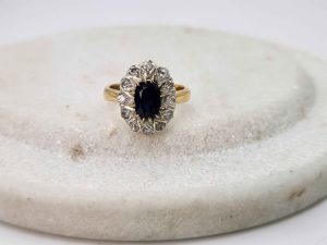 18ct Synthetic Sapphire Ring - GN438168