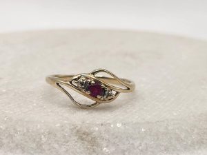 9ct Yellow Gold and Synthetic Ruby Ring GN448061